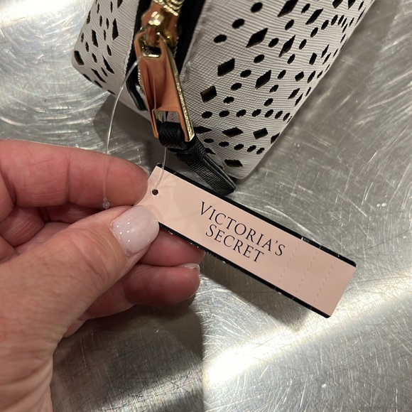 NWT Victoria’s Secret Makeup Bag - Picture 4 of 7